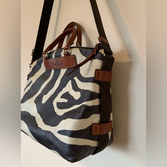 Dooney & Bourke zebra pattern Genuine Leather and crossbody/shoulder Handmade. - Picture 5 of 16
